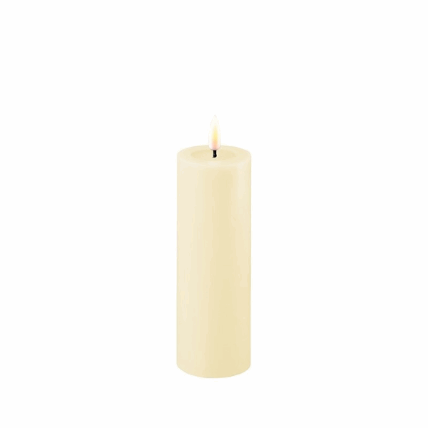 VELA LED DE CERA CON LLAMA REAL 5 X 15 CM CREAM LISA