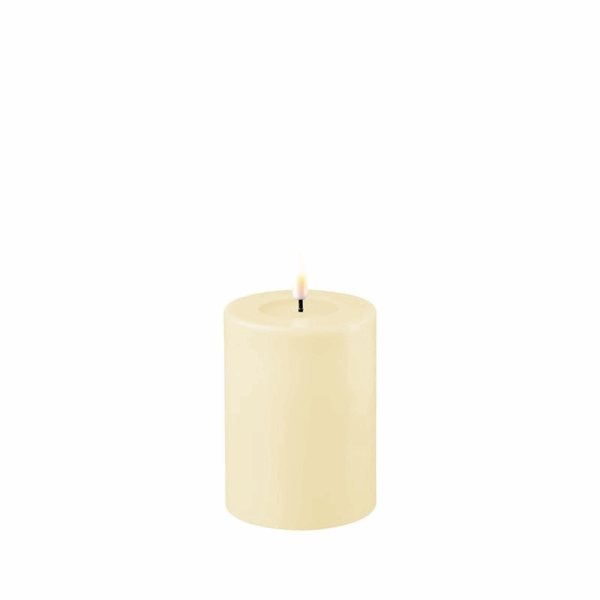 VELA LED DE CERA CON LLAMA REAL 7,5 X 10 CM CREAM LISA