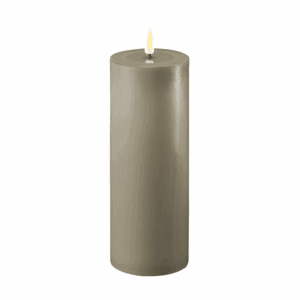 VELA LED DE CERA CON LLAMA REAL 7,5 X 20 CM SAND LISA