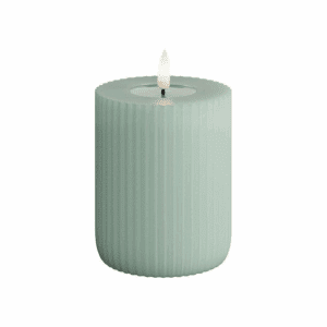 VELA LED DE CERA CON LLAMA REAL 7,5 X 10 CM SALVIE GREEN STRIPE SOLID