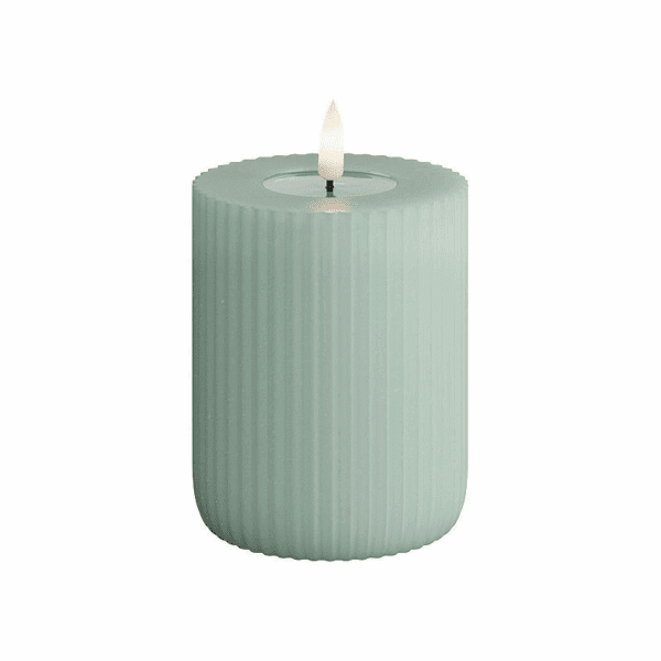 VELA LED DE CERA CON LLAMA REAL 7,5 X 10 CM SALVIE GREEN STRIPE SOLID