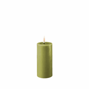 VELA LED DE CERA CON LLAMA REAL 5 X 10 CM OLIVE GREEN LISA