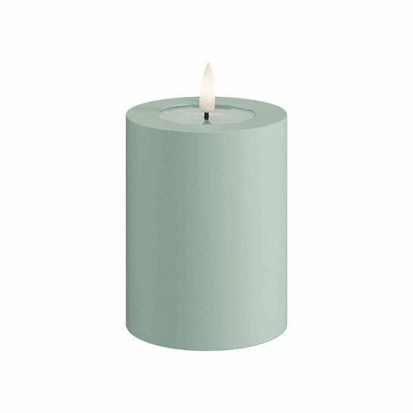VELA LED DE EXTERIOR CON LLAMA REAL 7,5X10 CM SAGE GREEN LISA