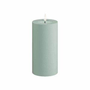 VELA LED DE EXTERIOR CON LLAMA REAL 7,5X15 CM SAGE GREEN LISA