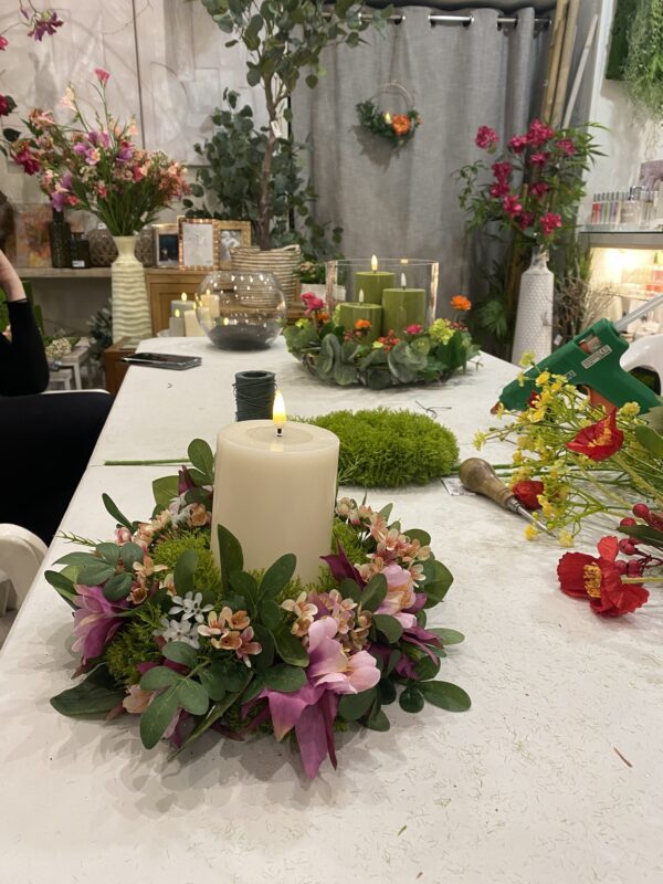 TALLER MONOGRAFICO CORONAS FLORALES CON PLANTAS ARTIFICALES DE CALIDAD - Imagen 4
